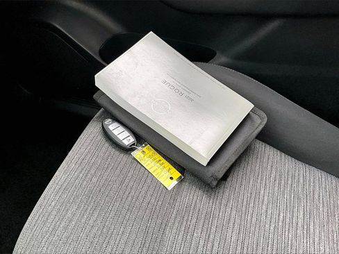 Used 2021 Nissan Rogue SV image 10