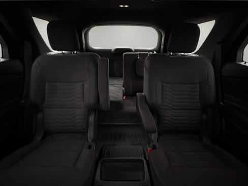 Used 2020 Ford Explorer XLT w/ Comfort Package image 15