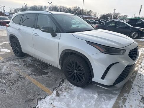 Used 2023 Toyota Highlander L image 15