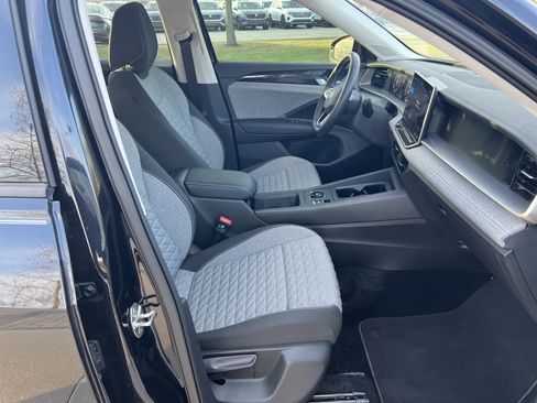 Used 2025 Volkswagen Tiguan S image 27