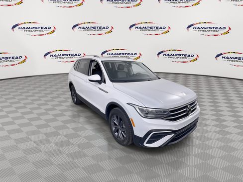 Used 2023 Volkswagen Tiguan SE AWD/4WD image 2