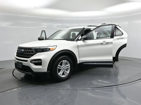Certified 2023 Ford Explorer XLT w/ Equipment Group 202A RWD image 32