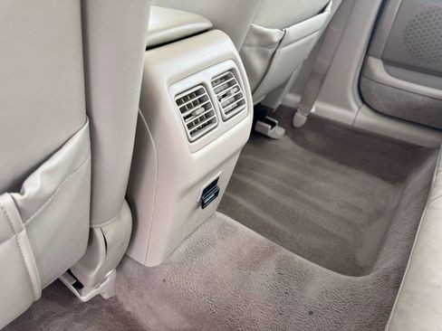 Used 2003 Toyota Avalon XLS image 23