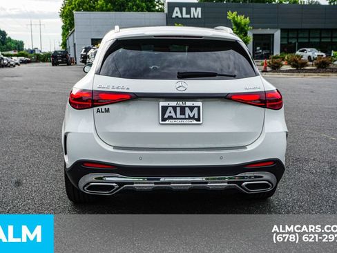 Used 2025 Mercedes-Benz GLC 350e 4MATIC image 10