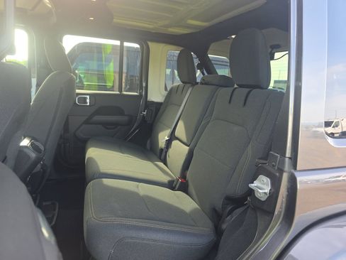 Used 2025 Jeep Wrangler Unlimited Sahara w/ Safety Group AWD/4WD image 10