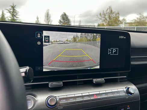 Used 2025 Hyundai Kona SEL FWD image 17