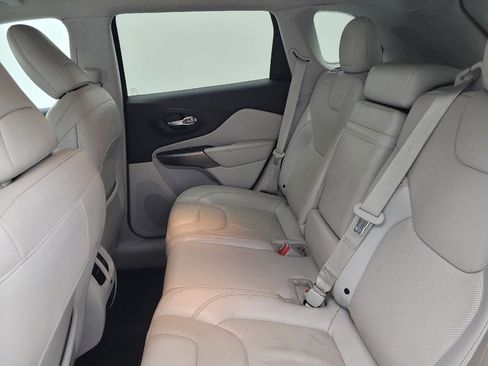 Used 2019 Jeep Cherokee Limited FWD image 18
