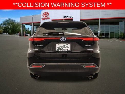 Certified 2021 Toyota Venza LE image 4