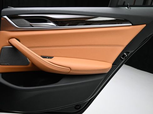 Used 2023 BMW 530e xDrive w/ Premium Package image 58