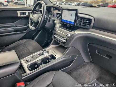 Used 2020 Ford Explorer XLT image 24
