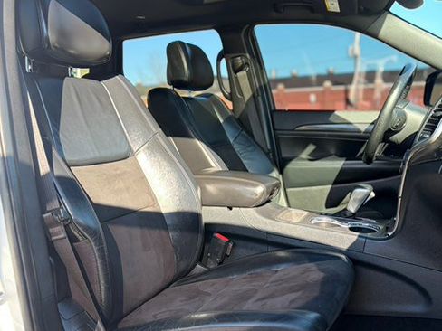 Used 2018 Jeep Grand Cherokee Altitude image 16