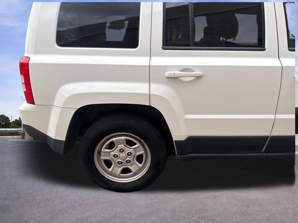 Used 2015 Jeep Patriot Sport w/ Power Value Group FWD image 31