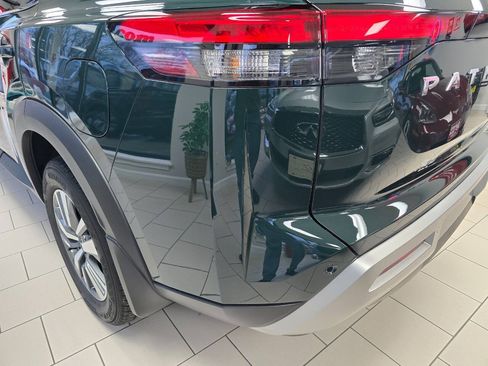 Used 2023 Nissan Pathfinder SL AWD/4WD image 12
