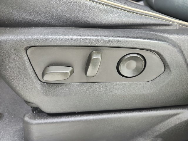 Used 2023 GMC Yukon SLT RWD image 11
