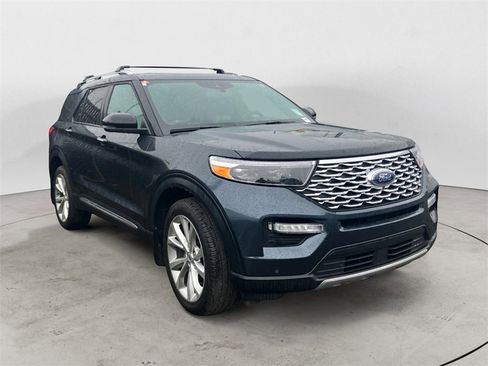 Used 2022 Ford Explorer Platinum w/ Technology Package image 2