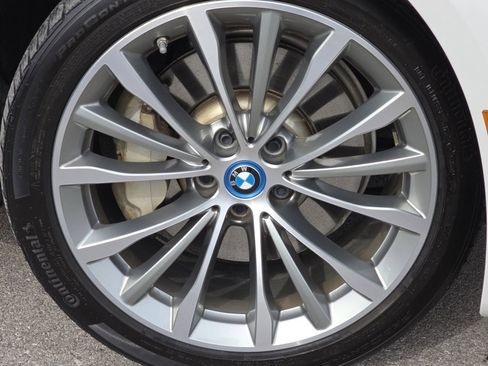 Used 2023 BMW 530e xDrive w/ Premium Package image 19