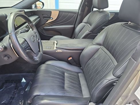 Used 2023 Lexus LS 500h AWD w/ Luxury Package image 16