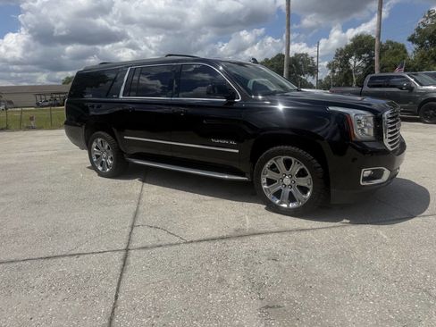 Used 2017 GMC Yukon XL SLT w/ Premium Edition RWD image 3