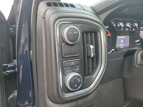 Used 2020 GMC Sierra 1500 SLE w/ SLE Value Package image 38