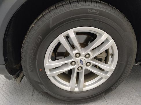 Used 2024 Ford Explorer XLT RWD image 31