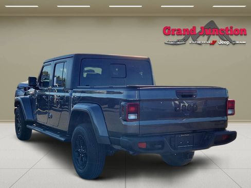 Used 2021 Jeep Gladiator Sport image 5