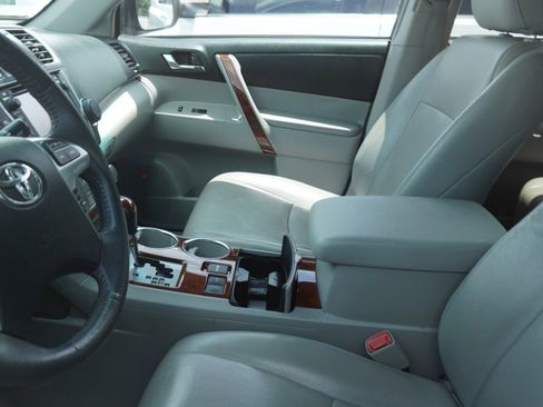 Used 2013 Toyota Highlander Limited FWD image 8