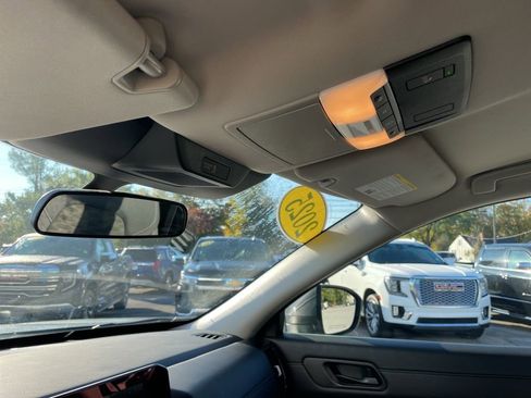 Used 2025 Nissan Pathfinder SV image 22