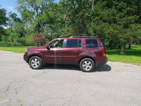 Used 2011 Honda Pilot EX image 2