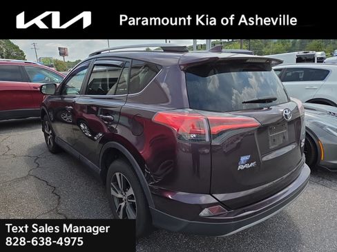 Used 2017 Toyota RAV4 XLE AWD/4WD image 5
