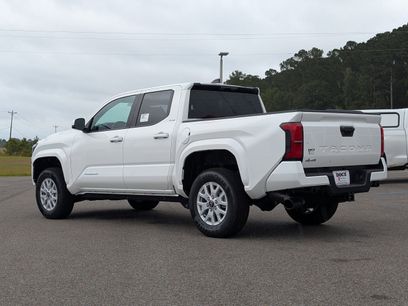 New 2025 Toyota Tacoma SR5