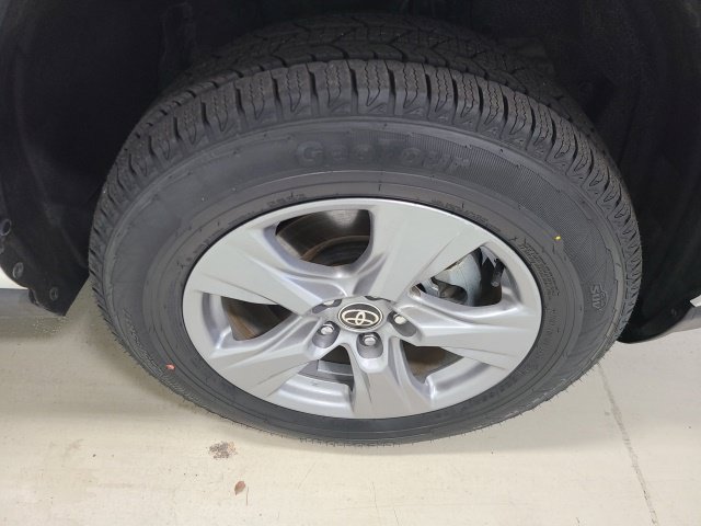 Certified 2022 Toyota RAV4 XLE w/ Carpet Mat Package (TMS) AWD/4WD image 36