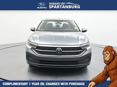 Used 2023 Volkswagen Jetta SE FWD image 2