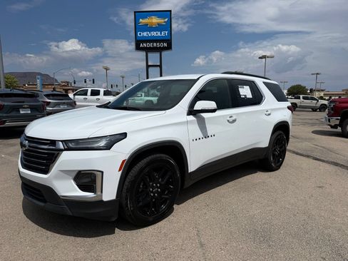 Certified 2023 Chevrolet Traverse LT FWD image 1