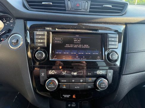 Used 2020 Nissan Rogue SV AWD/4WD image 13
