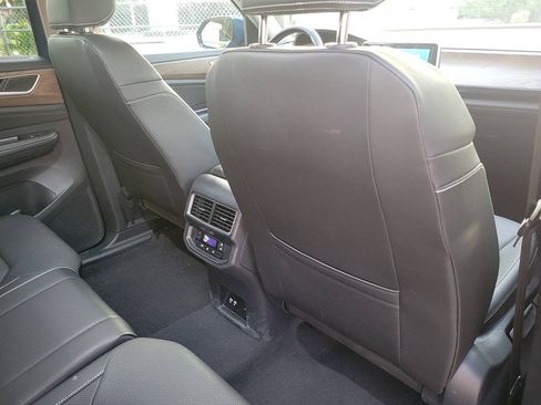 Used 2026 Volkswagen Atlas SE FWD image 13