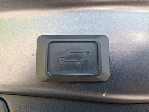 Used 2019 Toyota RAV4 XLE w/ Convenience Package AWD/4WD image 30