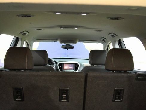 Used 2020 GMC Acadia SLE image 17