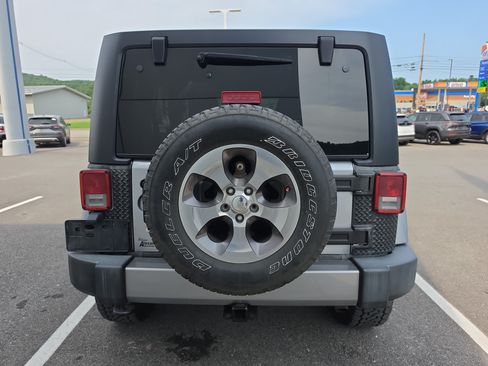 Used 2018 Jeep Wrangler Unlimited Sahara AWD/4WD image 4