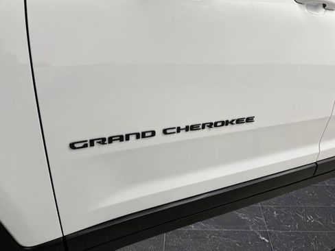 Used 2023 Jeep Grand Cherokee Limited w/ Luxury Tech Group II image 35