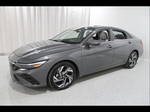 Certified 2024 Hyundai Elantra Limited FWD image 3