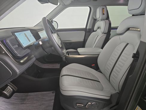 Used 2023 Rivian R1T Adventure image 20