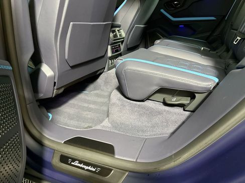 Used 2025 Lamborghini Urus SE image 64