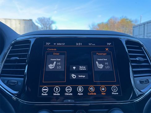 Used 2019 Jeep Grand Cherokee Laredo w/ Laredo X Package image 17