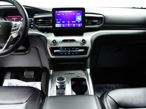 Used 2022 Ford Explorer XLT w/ Equipment Group 202A image 19