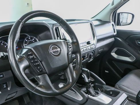 Used 2025 Nissan Frontier SV w/ SV Convenience Package RWD image 23