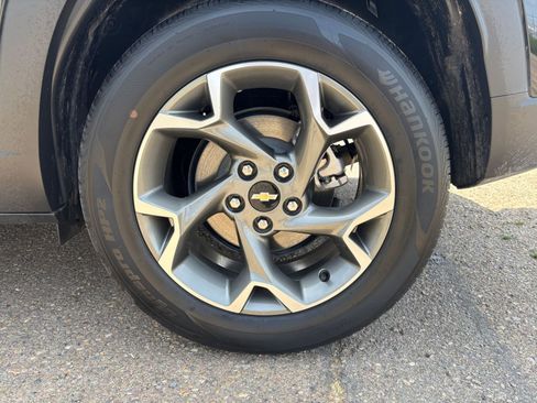 Used 2025 Chevrolet Trax LT FWD image 29