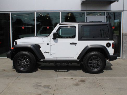 Used 2024 Jeep Wrangler Sport AWD/4WD image 5