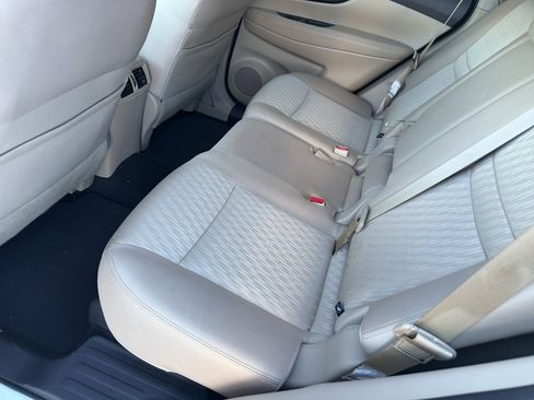 Used 2017 Nissan Rogue SV image 10