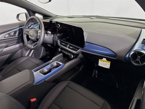 New 2026 Chevrolet Equinox EV LT image 22