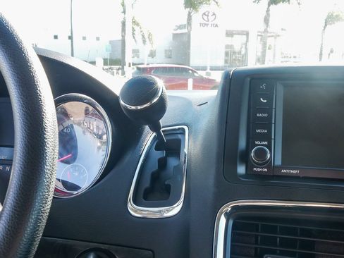 Used 2018 Dodge Grand Caravan SE w/ UConnect Hands-Free Group image 21